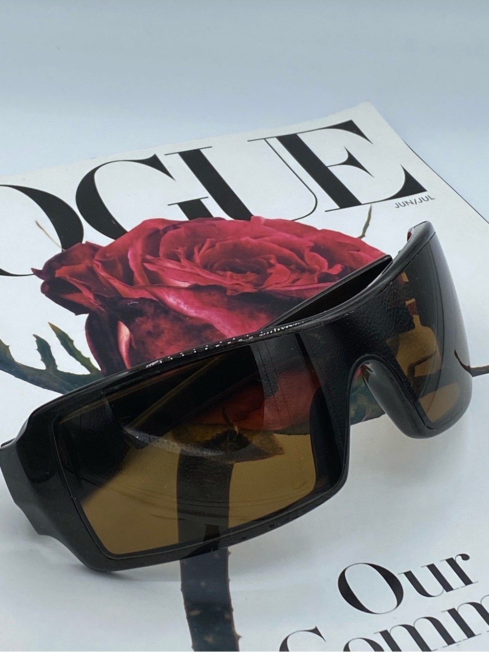 Oakley Fox The Duncan 30-203 132 Bold Wrap Around Tori Shield Lens Design